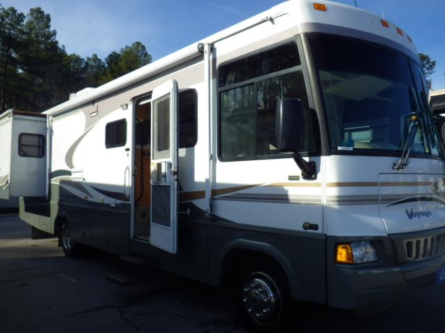2005 Winnebago Voyage